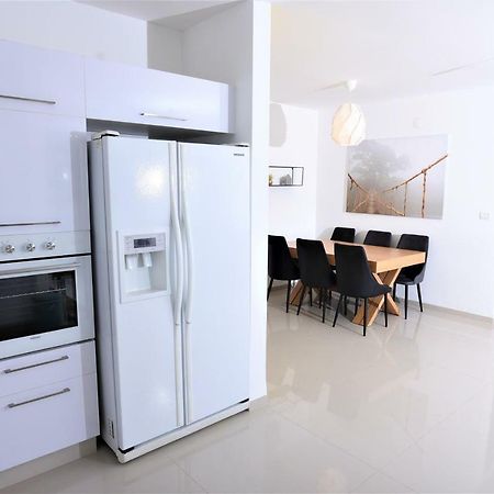 Aristone Luxury Apartment Тверия Экстерьер фото